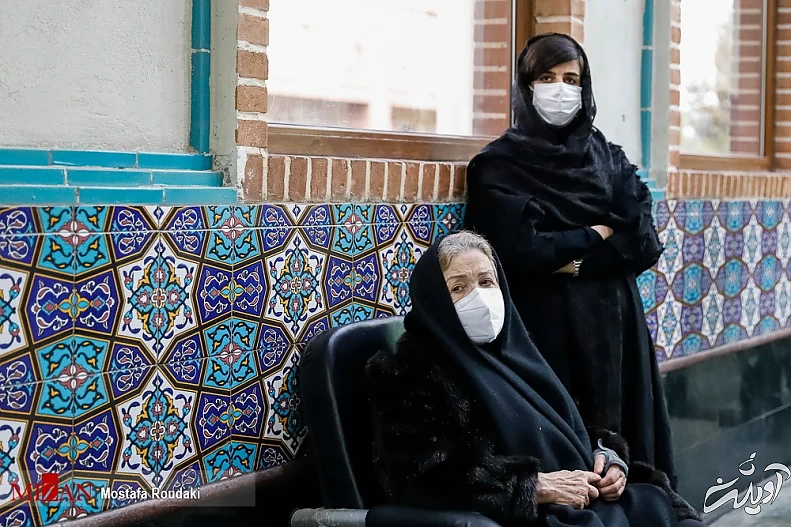 (تصاویر) همسر و فرزندان محمدرضا شجریان در مراسم وداع با پیکر استاد